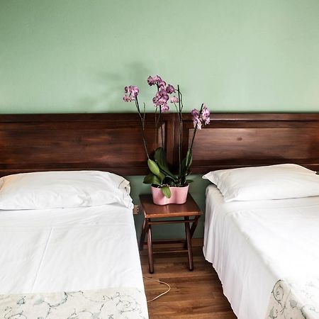 Albergo Bologna Varese Bagian luar foto
